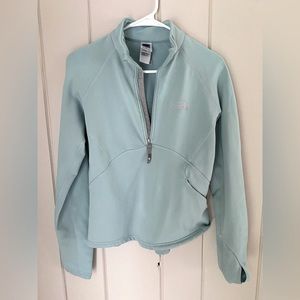 The North Face Women's 1/4 Zip, size Medium